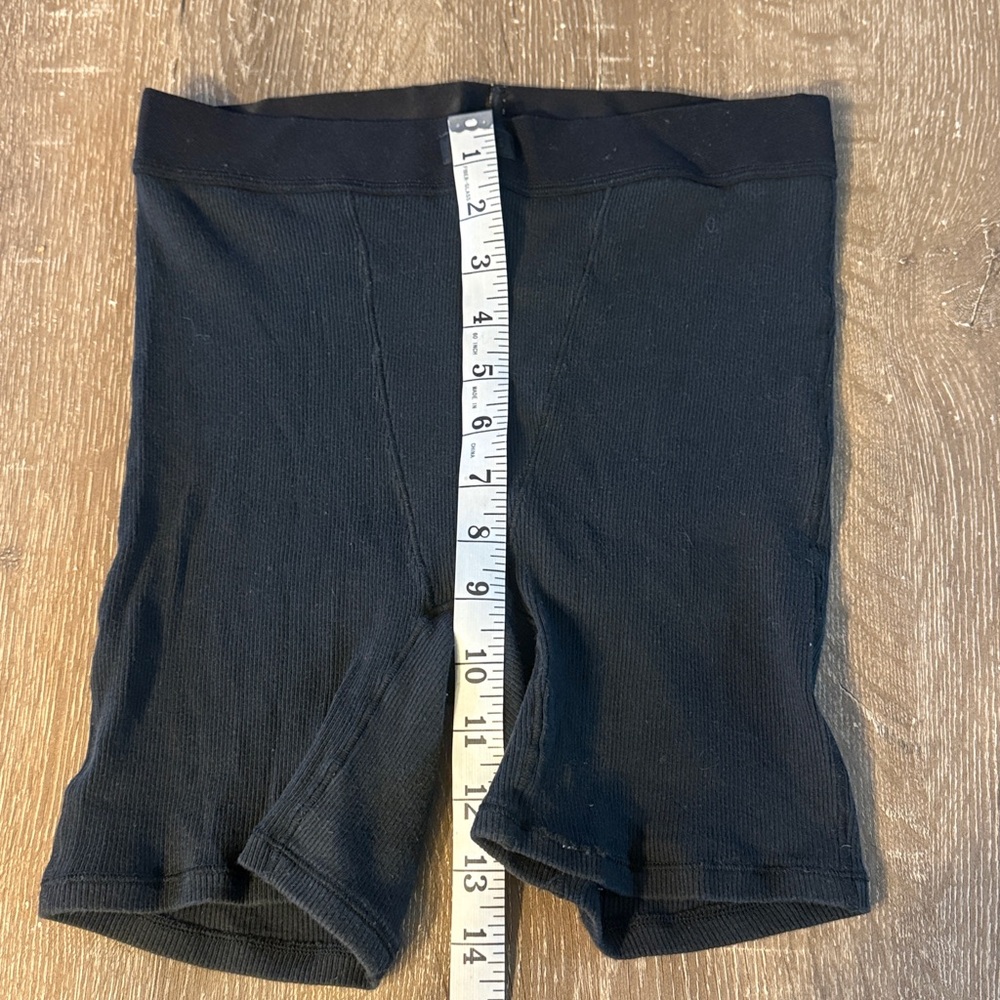 SKIMS Ribbed Boxer Shorts, Size Medium - Picture 5 of 7